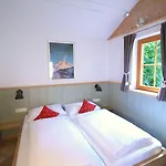 Dorfchalets & - In Centre Including Free Entry Tauern And Summer Card *