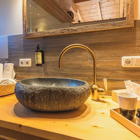 Dorfchalets & - In Centre Including Free Entry Tauern And Summer Card Kaprun