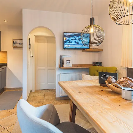 Dorfchalets & - In Centre Including Free Entry Tauern And Summer Card شقة *