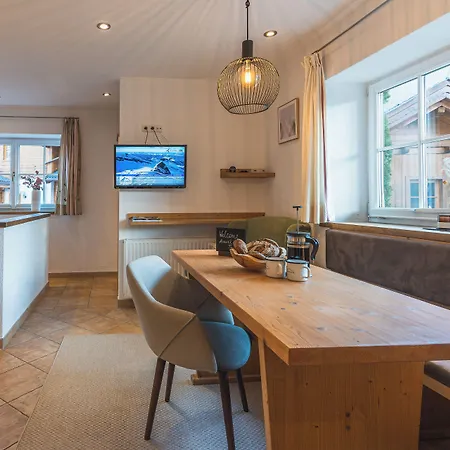 Dorfchalets & - In Centre Including Free Entry Tauern And Summer Card * Kaprun